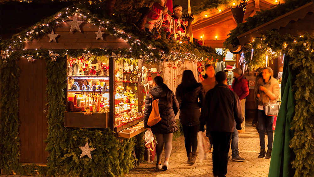 Visitors strolling amongst the stalls at York's CHRISTMAS mARKET