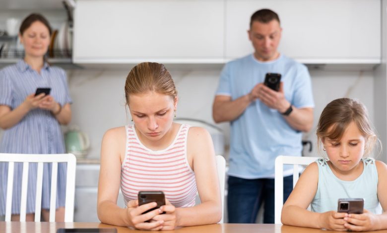 Family dinner phones