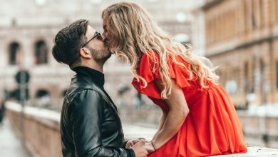 couple kissing Valentine's Day