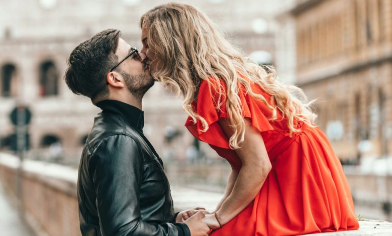 couple kissing Valentine's Day